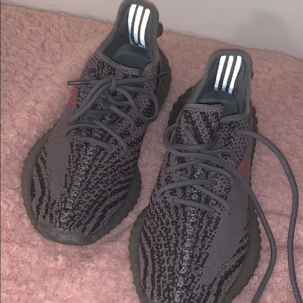 Yeezy Beluga Size 7 (womens 8.5-9)